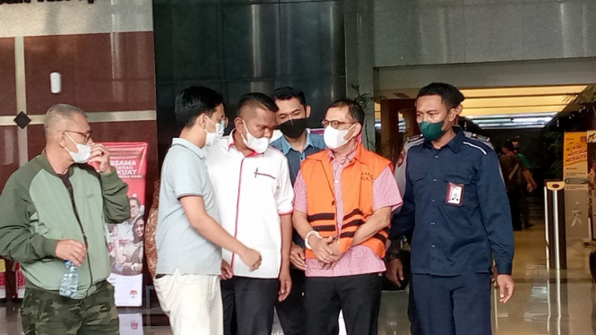 Mantan Wali Kota Cimahi, Ajay M Priatna ditahan KPK