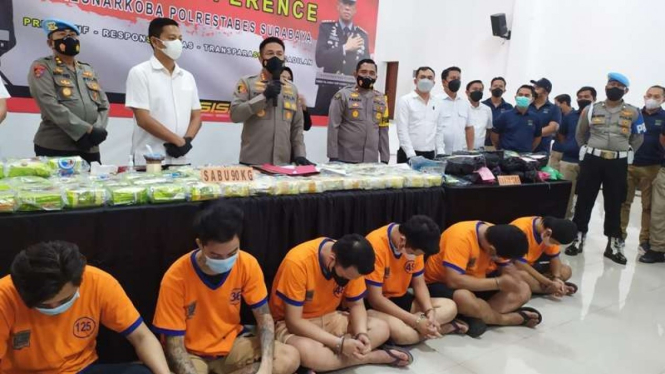 Kapolrestabes Surabaya Kombes Akhmad Yusep Gunawan merilis kasus narkoba