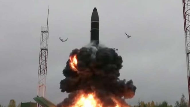 VIVA Military: Interkontinentalrakete RT-2UTTH Topol M des russischen Militärs