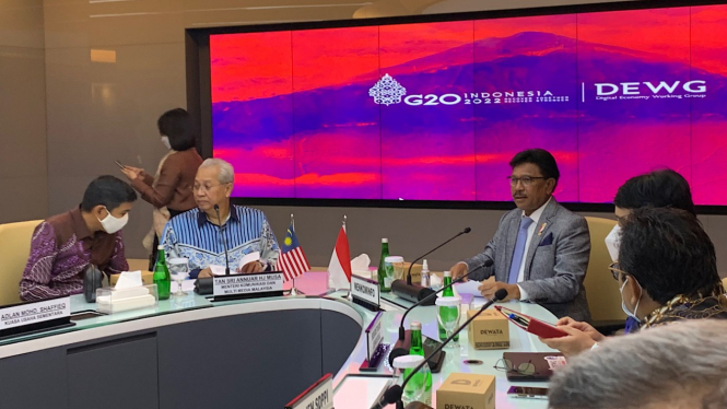 Pertemuan Menkominfo Johnny G Plate dan Menteri Komunikasi dan Multimedia Malaysia Tan Sri Annuar Musa.
