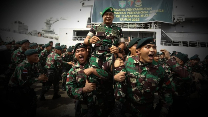 VIVA Militer: Mayjen TNI Mohamad Hasan dan Pasukan Yonif RK 114/Satria Musara.