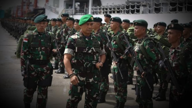 VIVA Militer: Mayjen TNI Mohamad Hasan dan Pasukan Yonif RK 114/Satria Musara.