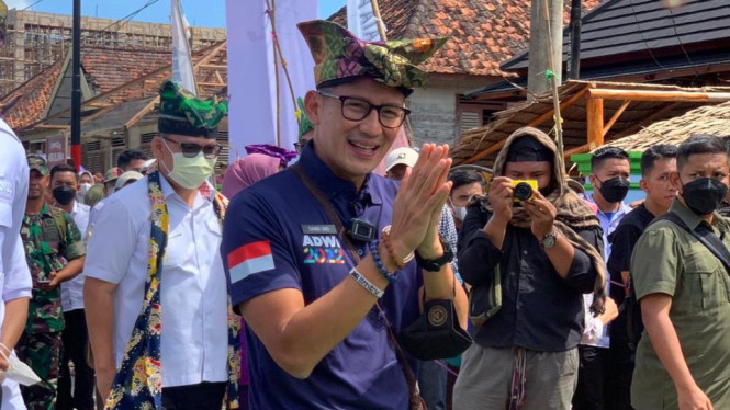 Menparekraf Sandiaga Uno sedang mengadakan kunjungan.