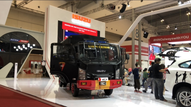 Truk brimob di booth Isuzu GIIAS 2022