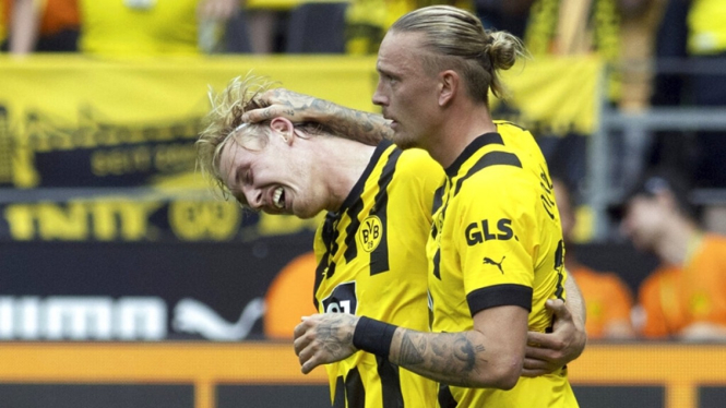 Borussia Dortmund merayakan gol ke gawang Werder Bremen