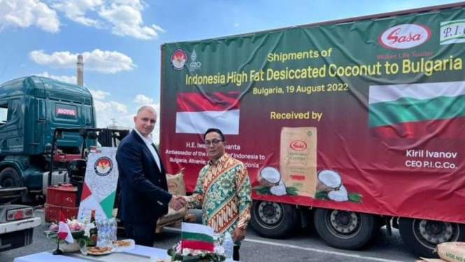 Pengiriman perdana kontainer tepung kelapa lemak tinggi dari Indonesia 