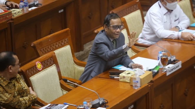 Brigadir J  Menko Polhukam Mahfud MD selaku Ketua Kompolnas DPR terkait kasus tersebut.