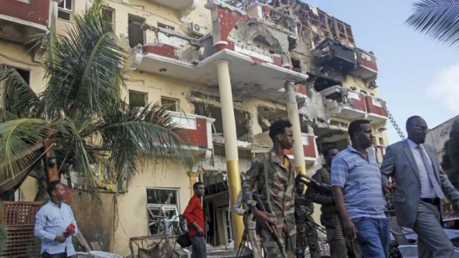 Aparat di Hayat Hotel di Mogadishu usai diserang teroris tewaskan banyak korban