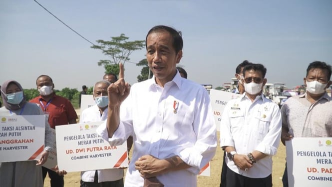 Presiden Joko Widodo meluncurkan taksi alsintan program dari Kementan. 