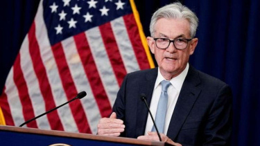 Ketua Bank Sentral AS Jerome Powell menjawab pertanyaan wartawan