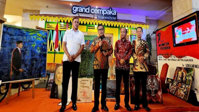 Sekjen PDIP Hasto Kristiyanto (kedua dari kiri)