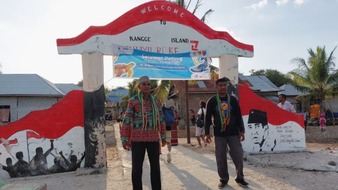 A Welcome from Marisa Village, Kangge Island