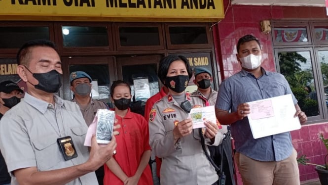 Kasir Minimarket Gelapkan Uang Rp100 Juta Demi Deposit Judi Online Kekasihnya.