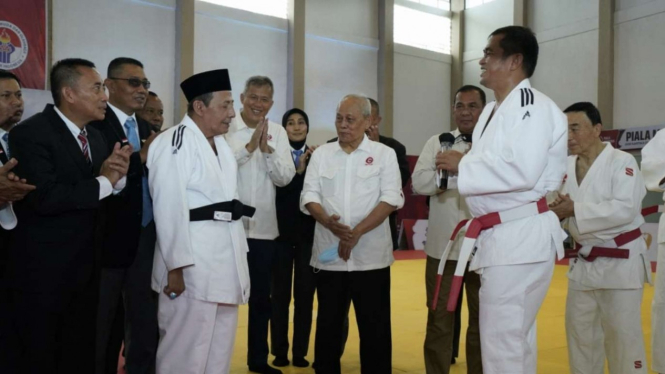 VIVA Militer: Habib Luthfi Bin Yahya bersama Pangkostrad Letjen TNI Maruli S.