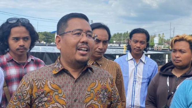 Ketua DPD Partai Gerindra Jawa Timur Anwar Sadad (depan)