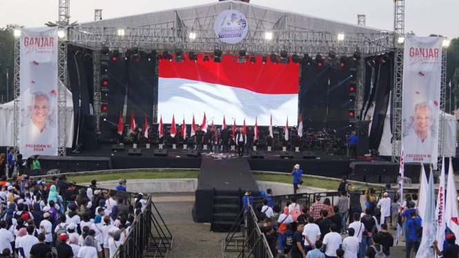 Cara relawan pendukung mempromosikan Ganjar Pranowo di Bandung.