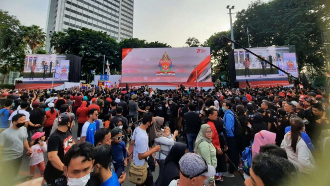 Kirab bendera merah putih di Bundaran HI, Jakarta, Minggu, 28 Agustus 2022.