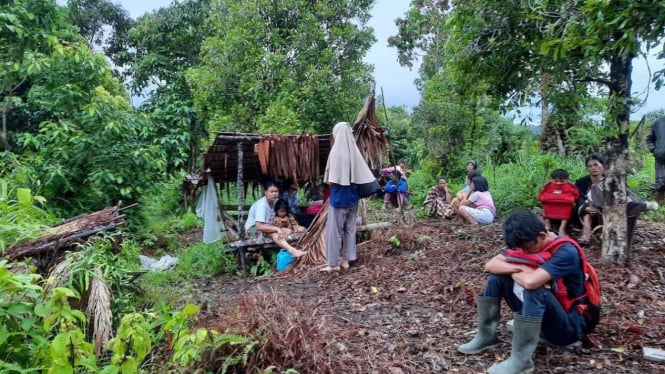 Warga di Dusun Betaet Desa Simalegi, Mentawai, mengungsi akibat gempa.