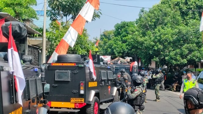 Mobil Brimob pembawa Ferdy Sambo untuk reka ulang pembunuhan Brigadir J