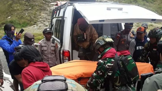 Korban penembakan KKB saat dievakuasi di Sugapa, Intan Jaya, Papua
