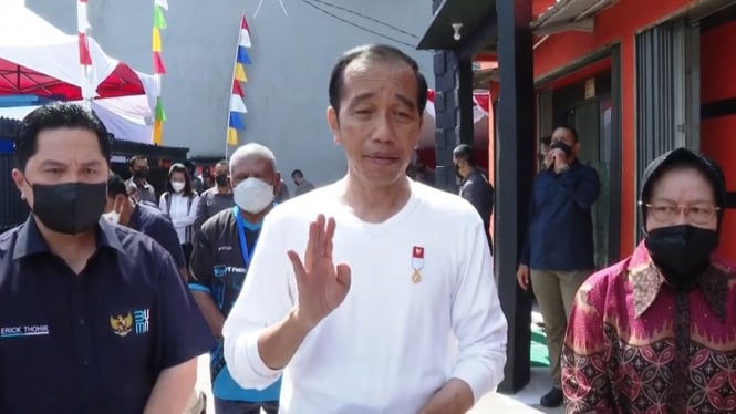 Presiden Jokowi usai menyerahkan BLT BBM di Jayapura, Papua