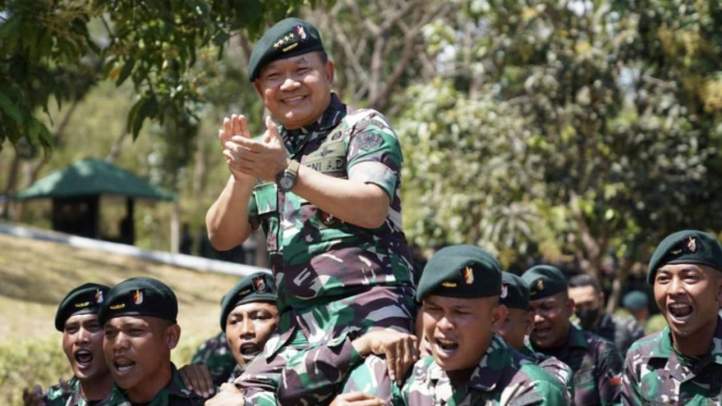 VIVA Militer: KSAD Jenderal TNI Dudung disambut Satgas Pamtas RI-RDTL di Atambua