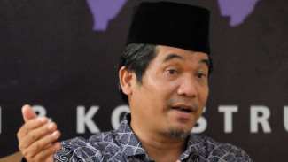 Elite PDIP Sebar Amplop Logo Partai di Masjid, Ray Rangkuti: Pelanggaran Serius