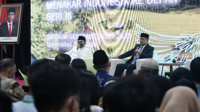 KH Yahya Cholil Staquf dan Haedar Nashir di Ubaya Surabaya