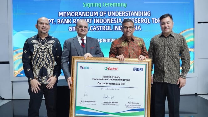 Penandatangan Memorandum of Understanding (MOU) antara BRI dan PT Castrol Indonesia. 