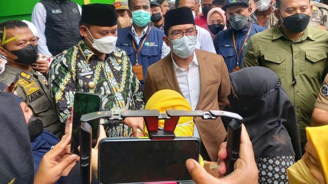 Gubernur Jawa Barat Ridwan Kamil mendatangi lokasi kecelakaan maut di Bekasi.