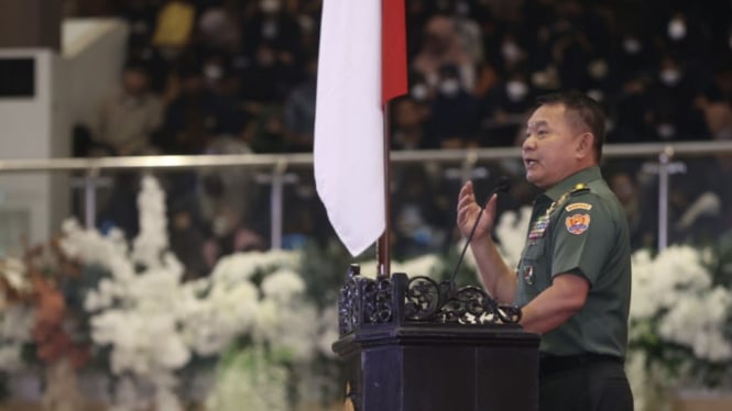 VIVA Militer: Kasad Jenderal TNI Dudung Abdurachman di UNESA Surabaya