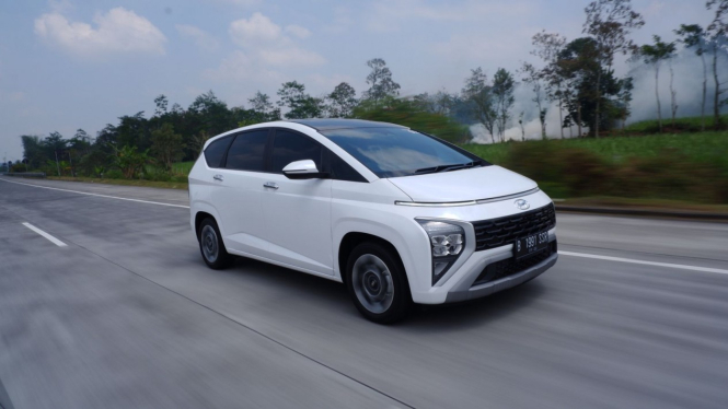 Potret Hyundai Stargazer di Tol