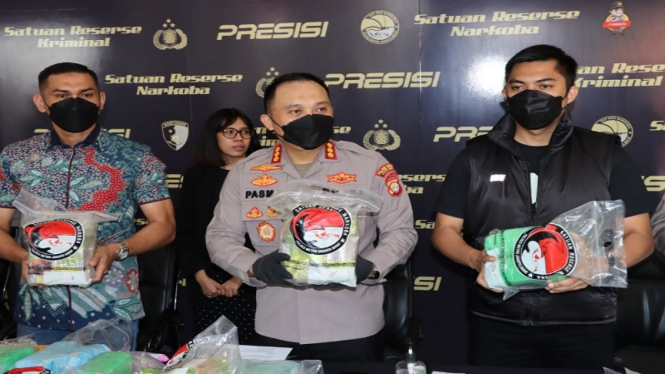 Kapolres Jakarta Barat Kombespol Pasma Royce bersama Kasat dan Wakasat Narkoba