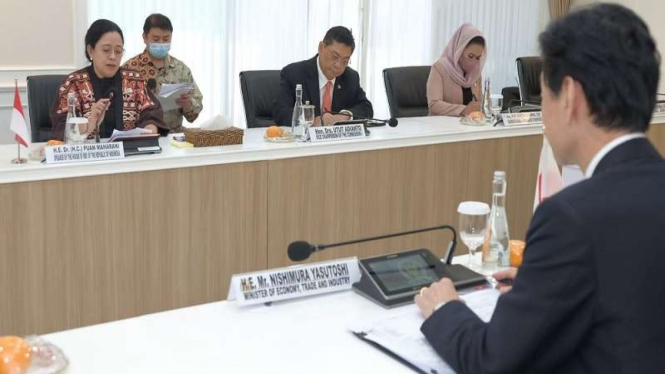 Ketua DPR, Puan Maharani, bertemu Menteri Ekonomi Jepang, Yasutoshi Nishimura.