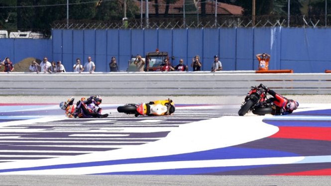 Pembalap terjatuh di awal MotoGP San Marino 2022