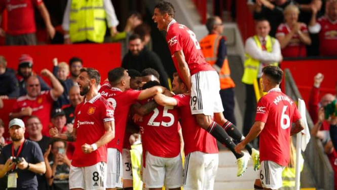 Pemain Manchester United rayakan gol