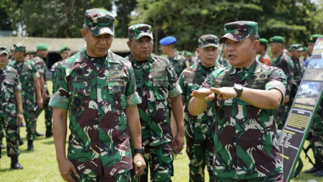 VIVA Militer: Kasad Jenderal TNI Dudung cek kesiapan Satgas Pamtas RI-PNG