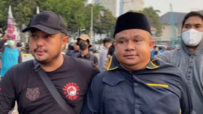 Demonstran yang diamankan aparat di kawasan Patung Kuda, Jakarta