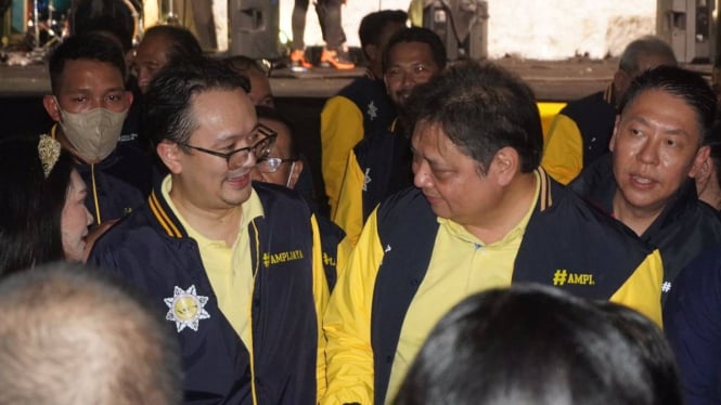 Ketua Umum DPP AMPI Jerry Sambuaga dan Ketum Golkar Airlangga Hartarto.