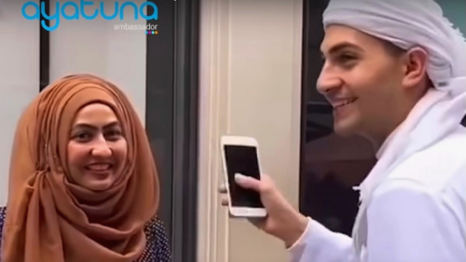 Viral video sosial eksperimen rela lepas hijab demi dapat I Phone 12 Pro Max