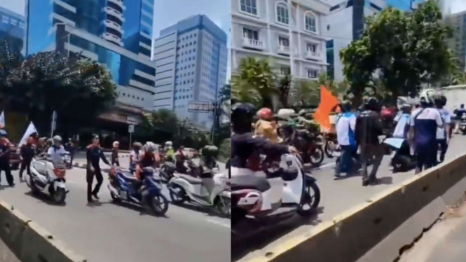 Massa buruh dorong motor menuju Gedung DPR untuk aksi demo