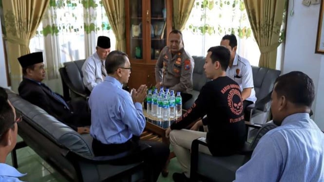 Para pengasuh pesantren Gontor bersama penyidik Polres Ponorogo