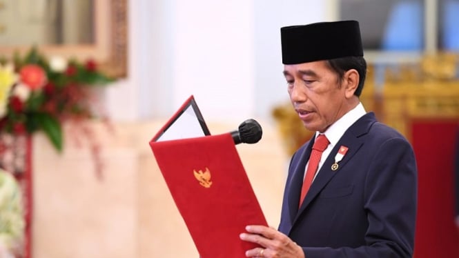 Presiden Jokowi saat melantik pejabat negara (Foto ilustrasi)