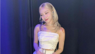 Haseul LOONA Absen Tur Eropa Gegara Cedera Bahu
