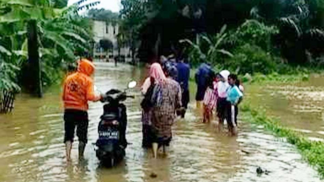 Diguyur Hujan Deras, 3 Titik Di Tangerang Terendam Banjir Hingga 60 Cm