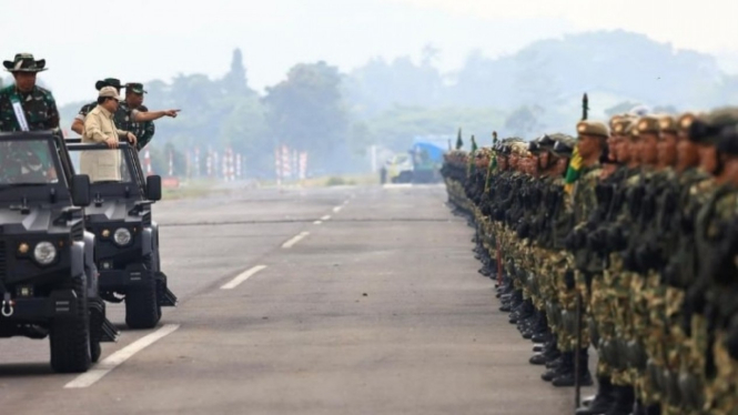 VIVA Militer: Menhan RI Prabowo Subianto saat mengecek kesiapan Komcad TNI