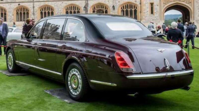 Bentley State Limousine milik Ratu Elizabeth II