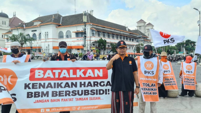 Kader PKS Yogyakarta demo menolak kenaikan BBM subsidi