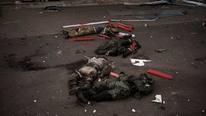 VIVA Militer: Mayat tentara Ukraina di wilayah Kharkiv