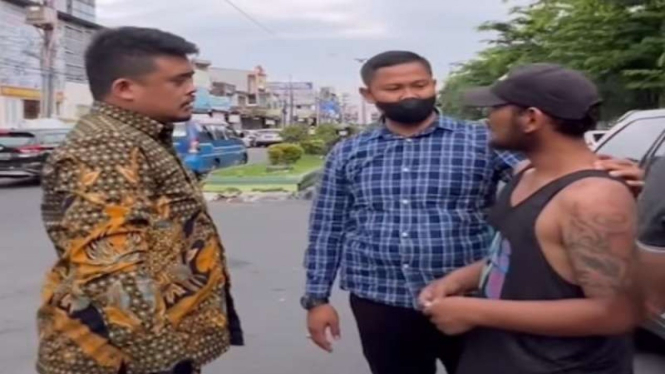 Wali Kota Medan Bobby Nasution memarahi preman tukang parkir